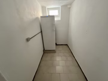 Großzügiges Wohnhaus mit Vollkeller - Vorratsraum KG II (70277)