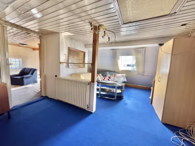 Siedlungshaus mit Anbau, 2 Garagen und 1 Carport - Dachgeschoss Raum 2 (80542)