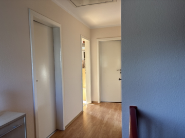 Doppelhaushälfte mit kleinem Garten – Bexhövede - Flur DG (45829)