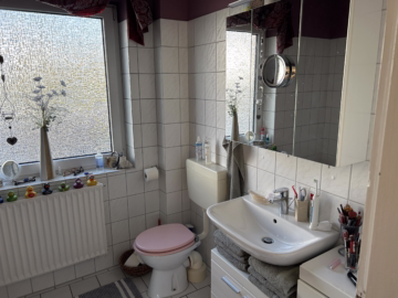 Doppelhaushälfte mit kleinem Garten – Bexhövede - Badezimmer EG (45825)