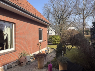 Doppelhaushälfte mit kleinem Garten – Bexhövede - Terrasse (45835)