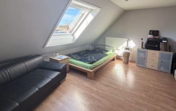 Doppelhaushälfte mit kleinem Garten – Bexhövede - Zimmer 2 DG (45832)
