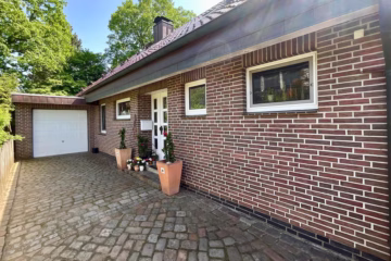 Wohnen in ruhiger Lage mit viel Platz und Komfort - Auffahrt (70295)