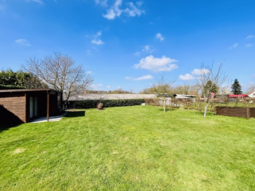 Familienhaus mit Garten, PV-Anlage und Carport - Gartenfläche (44986)