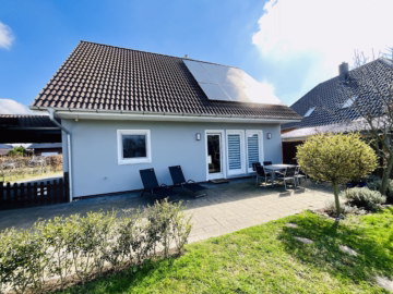 Familienhaus mit Garten, PV-Anlage und Carport - Solaranlage hintere Dachfläche (44990)