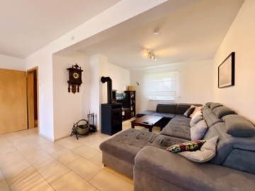 Familienhaus mit Garten, PV-Anlage und Carport - Wohnbereich (44997)