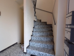 Treppenaufgang - 3-Zimmer-Wohnung mit Balkon in zentraler Lage