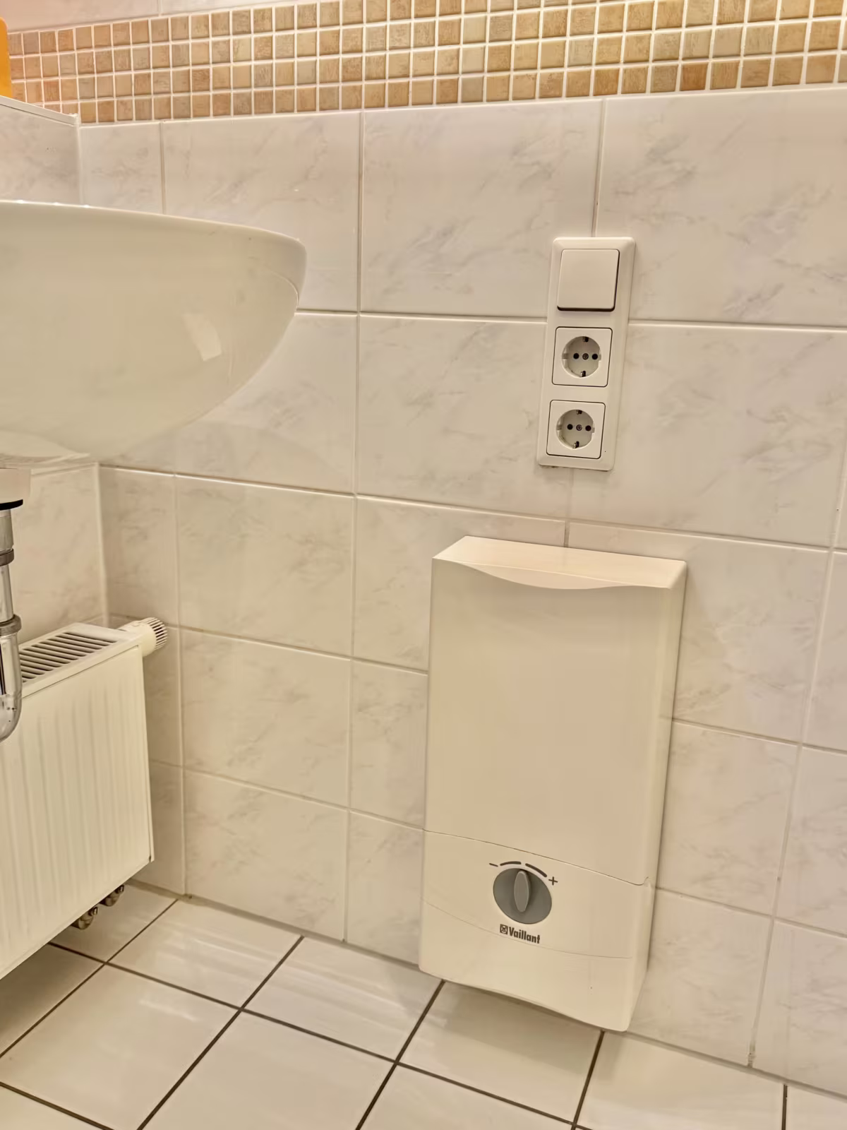Strombetriebener Durchlauferhitzer im Bad