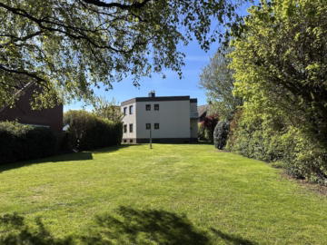 Ein ganz besonderes 3-Familienhaus - Garten (57703)