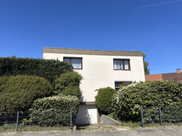 Ein ganz besonderes 3-Familienhaus - Straßenansicht (57704)