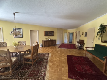 Ein ganz besonderes 3-Familienhaus - Diele EG (57705)