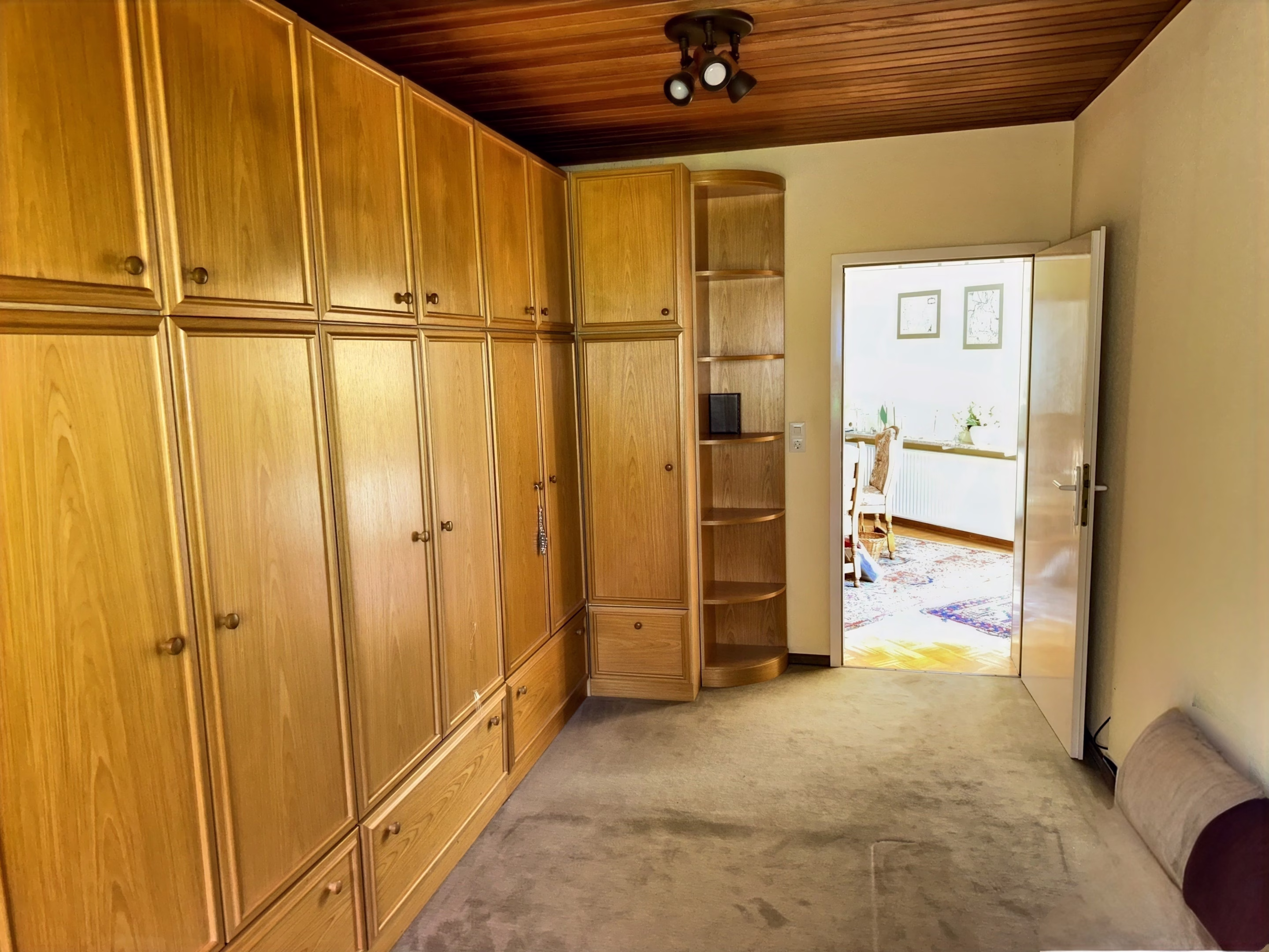 mit KI verändert - Ankleidezimmer