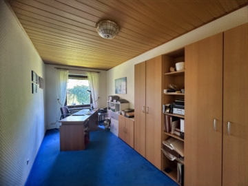Ein ganz besonderes 3-Familienhaus - Büro EG (57715)