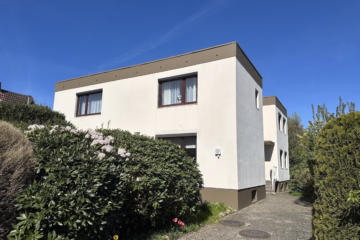 Ein ganz besonderes 3-Familienhaus - Eingangsansicht (57700)