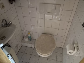 Teilmodernisiertes Reihenhaus in Geestemünde-Süd - WC OG (70675)