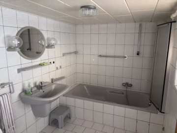 Teilmodernisiertes Reihenhaus in Geestemünde-Süd - Badezimmer EG (70670)