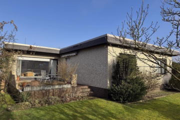 Bungalow mit Garage in ruhiger und begehrter Lage - Straßenansicht mit Terrasse (51705)