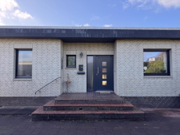 Bungalow mit Garage in ruhiger und begehrter Lage - Hauseingang (51708)