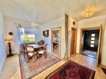 Bungalow mit Garage in ruhiger und begehrter Lage - Diele + Essraum (51714)