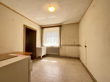Stadtnah: Einfamilienhaus mit Garage - Zimmer 3 (77169)