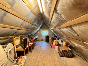 Stadtnah: Einfamilienhaus mit Garage - Dachboden (77177)