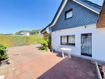Stadtnah: Einfamilienhaus mit Garage - Terrasse (77180)