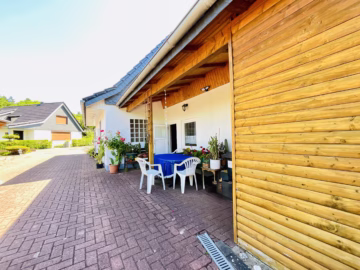Stadtnah: Einfamilienhaus mit Garage - Freisitz (77178)