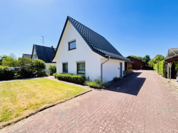 Stadtnah: Einfamilienhaus mit Garage - Seitenansicht (77165)