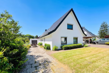 Stadtnah: Einfamilienhaus mit Garage - Außenansicht (77163)