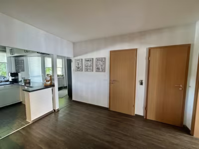 Großzügige 3-Zimmer-Wohnung - Eingangsbereich/Flur (80033)
