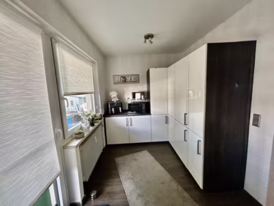 Großzügige 3-Zimmer-Wohnung - Küche (80035)