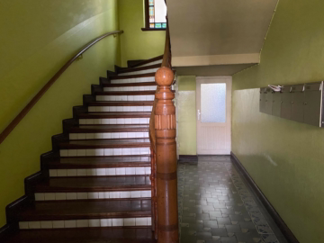 Altbau, wie man ihn sich vorstellt – Brhv. Mitte - Treppenhaus (43820)