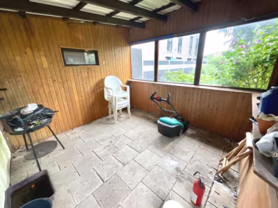 Charmantes Wohnhaus mit großem Grundstück - Abstellraum an Garage (80126)