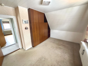 Charmantes Wohnhaus mit großem Grundstück - Kinderzimmer DG (46374)