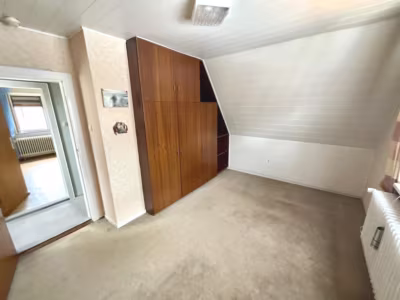 Charmantes Wohnhaus mit großem Grundstück - Kinderzimmer DG (80123)