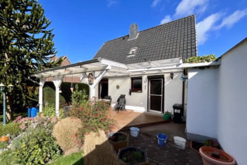 Charmantes Wohnhaus mit großem Grundstück - Terrasse mit Überdachung (46362)