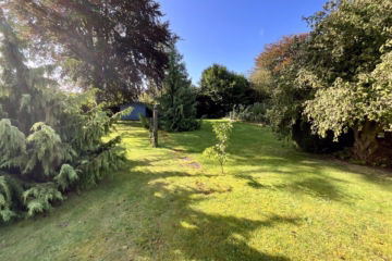 Charmantes Wohnhaus mit großem Grundstück - Garten (46361)