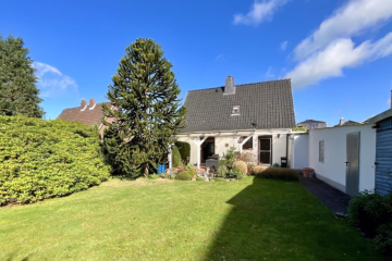 Charmantes Wohnhaus mit großem Grundstück - Gartenansicht II (46360)