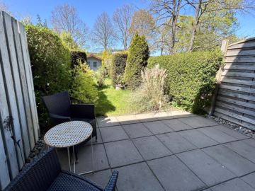 Charmantes kleines Reihenmittelhaus - Terrasse mit Aussicht in den Garten (53550)