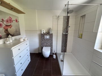 Charmantes kleines Reihenmittelhaus - Badezimmer (53564)