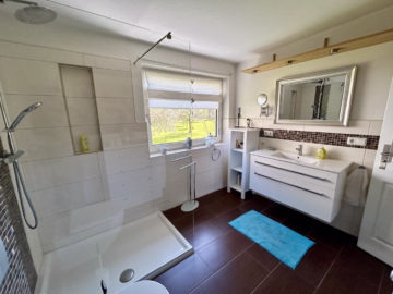 Charmantes kleines Reihenmittelhaus - Badezimmer (53565)