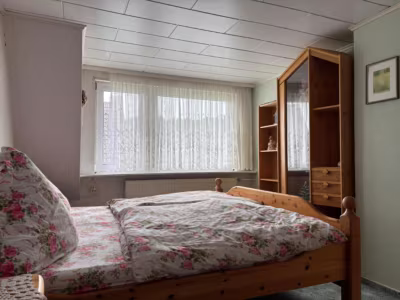 Gemütliches Haus am Wasserwerkswald - Schlafzimmer DG (85839)