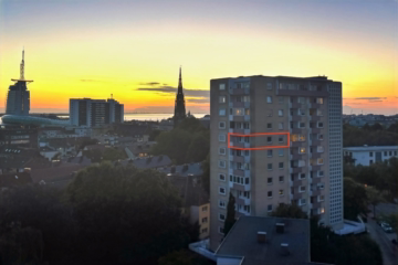 Mitte: 8 OG mit Fahrstuhl und Weserblick - Wohnhaus bei Abenddämmerung (36977)