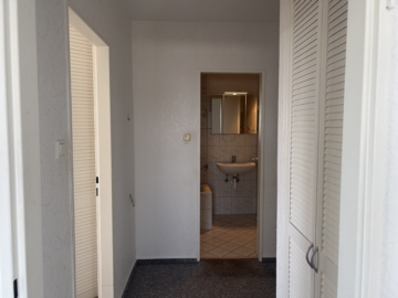 Mitte: 8 OG mit Fahrstuhl und Weserblick - Flur Ansicht 2 (36985)