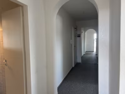 Mitte: 8. OG mit Fahrstuhl und Weserblick - Flur (92922)