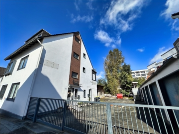 Kapitalanlage mit Entwicklungspotenzial - Straßenansicht (48381)