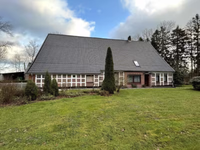 Resthofidylle: Platz für Ihre Familie und Hobbys - Straßenansicht (84616)