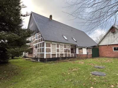 Resthofidylle: Platz für Ihre Familie und Hobbys - Rückansicht (84620)