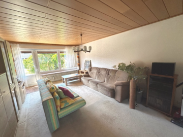 Charmantes Reihenmittelhaus in Sackgassenlage - Wohnzimmer (67566)