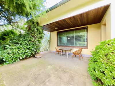 Schöne Lage: EFH mit großem Garten und Vollkeller - teilüberdachte Terrasse (80610)